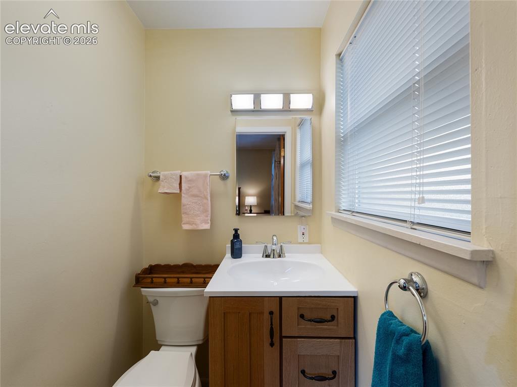 Image 22 of 31: Bathroom