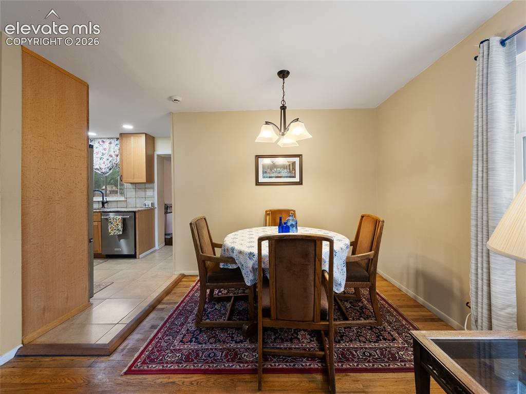 Image 9 of 31: Dining Area