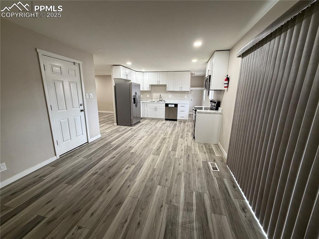 Image 10 of 17: Kitchen