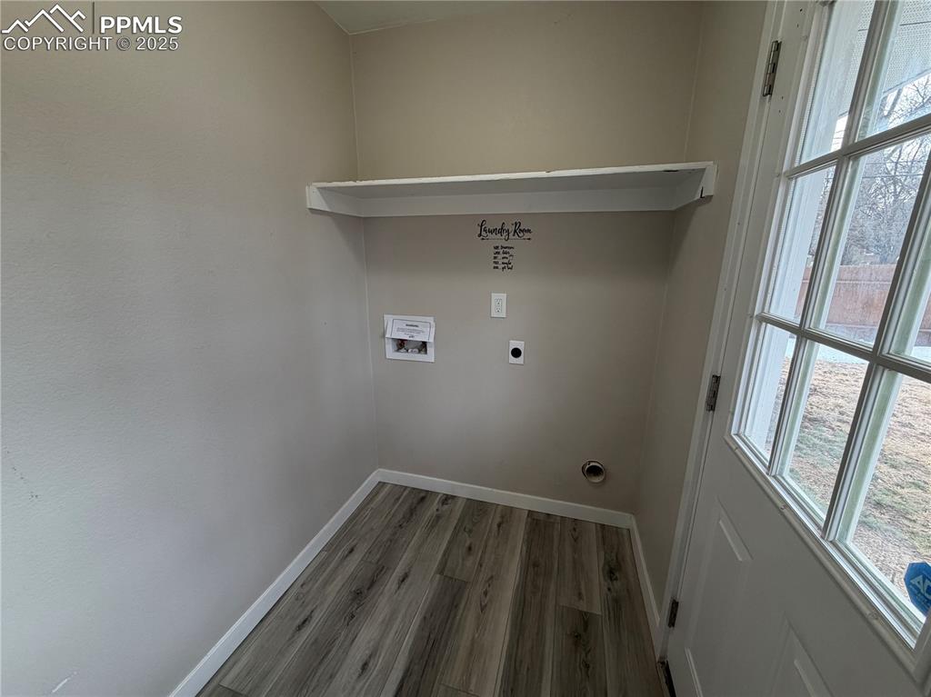 Image 11 of 17: Laundry