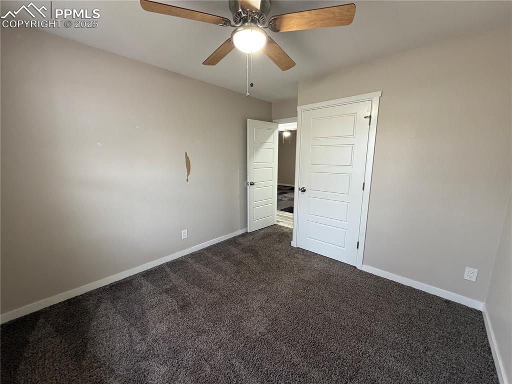 Image 16 of 17: Bedroom