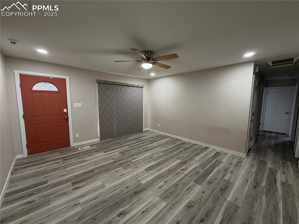 Image 5 of 17: Entry