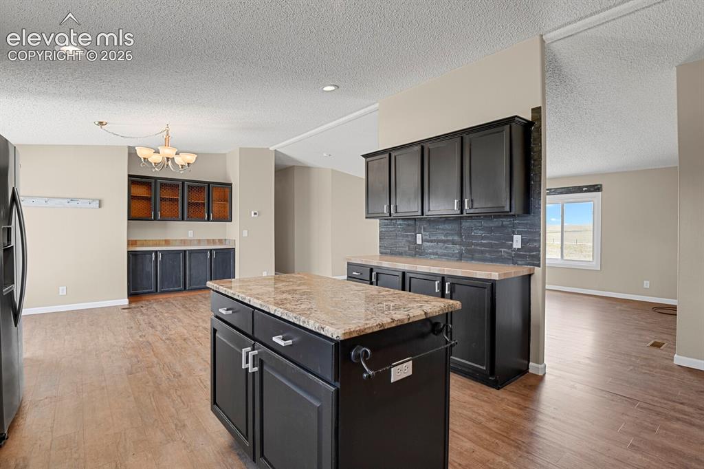 Image 13 of 40: Kitchen