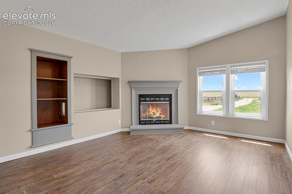 Image 19 of 40: Living Room