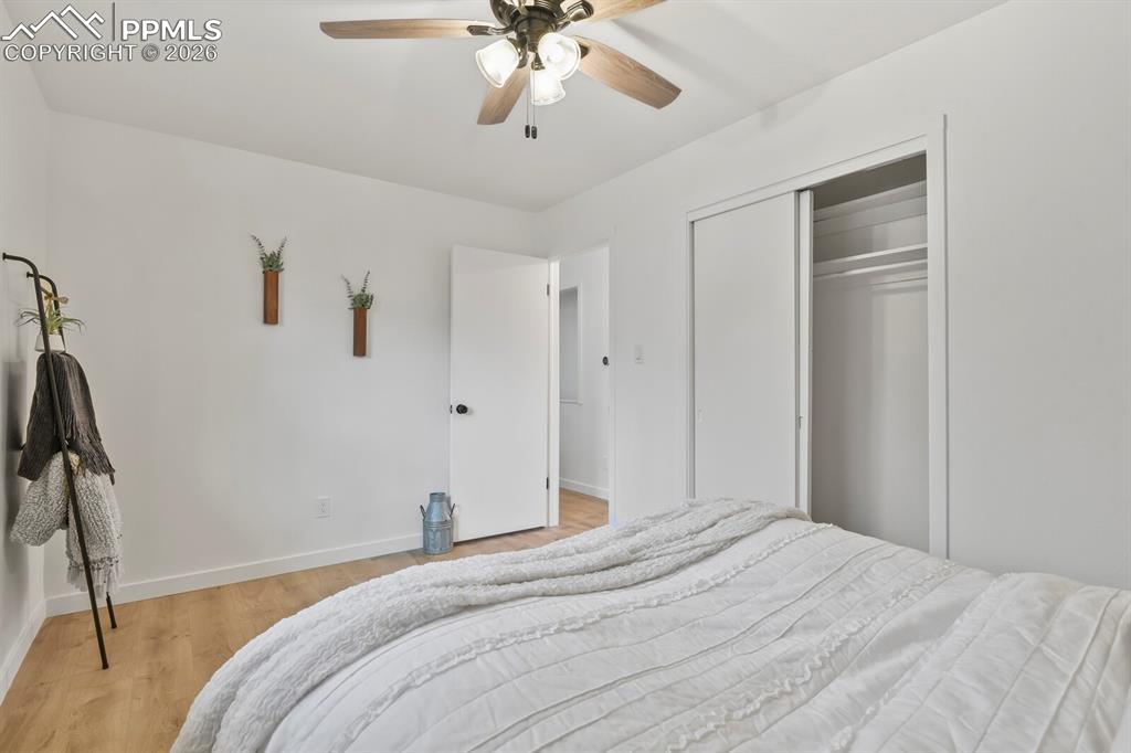 Image 15 of 27: Bedroom