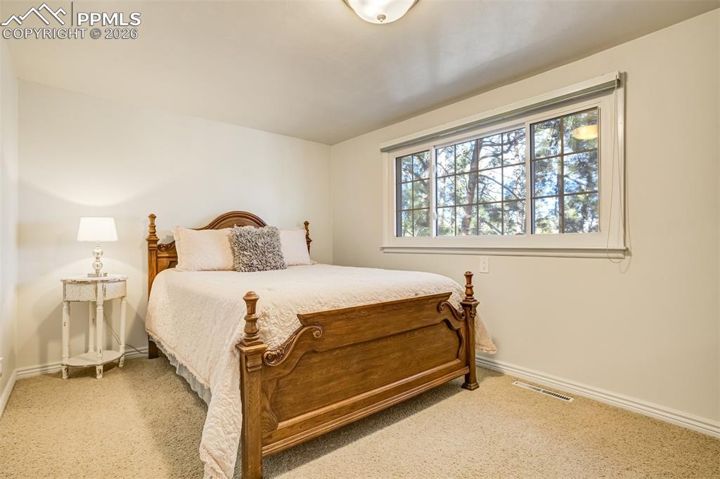 Image 25 of 50: Upstairs bedroom 3