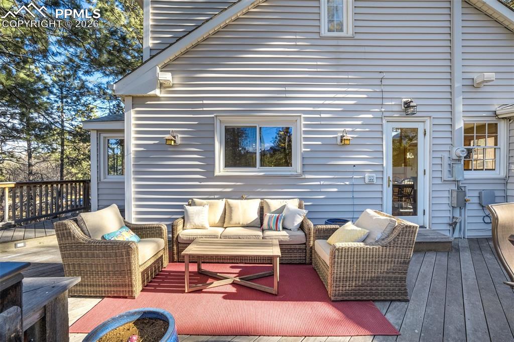 Image 39 of 50: Large outdoor entertaining area