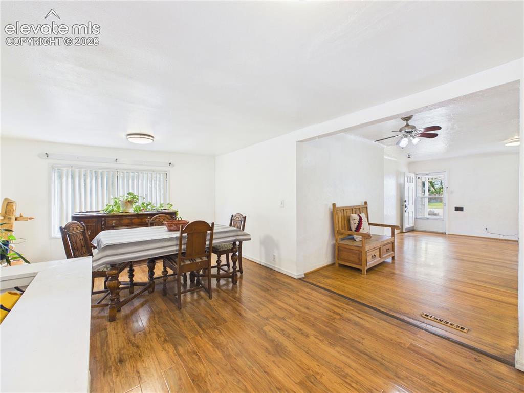 Image 11 of 45: Dining Area
