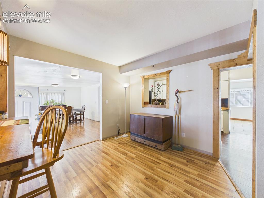 Image 17 of 45: Dining Area