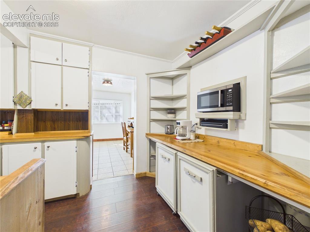 Image 8 of 45: Kitchen