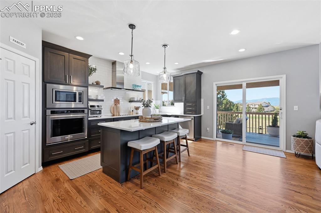 Image 18 of 50: Kitchen