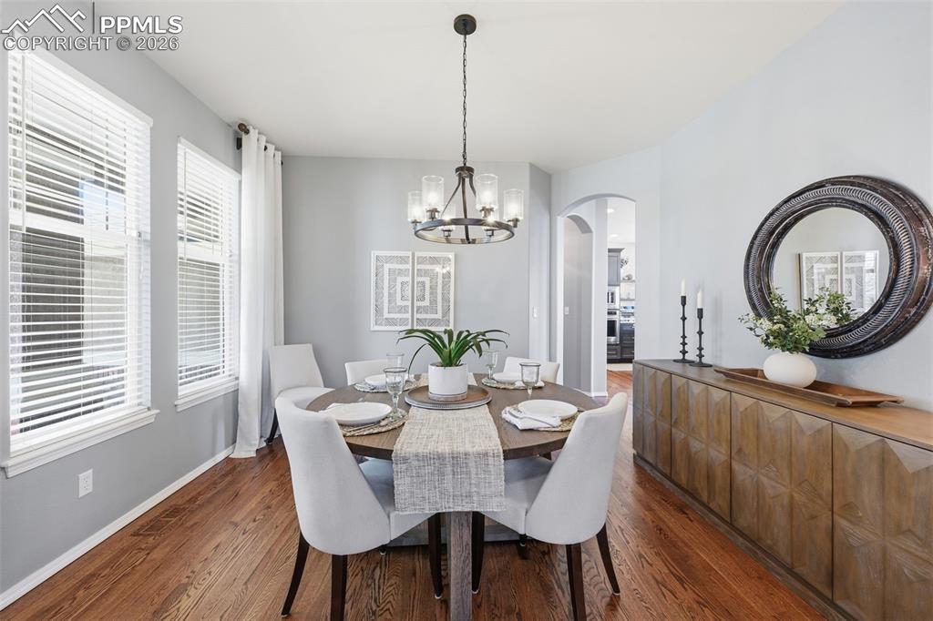 Image 9 of 50: Dining Area