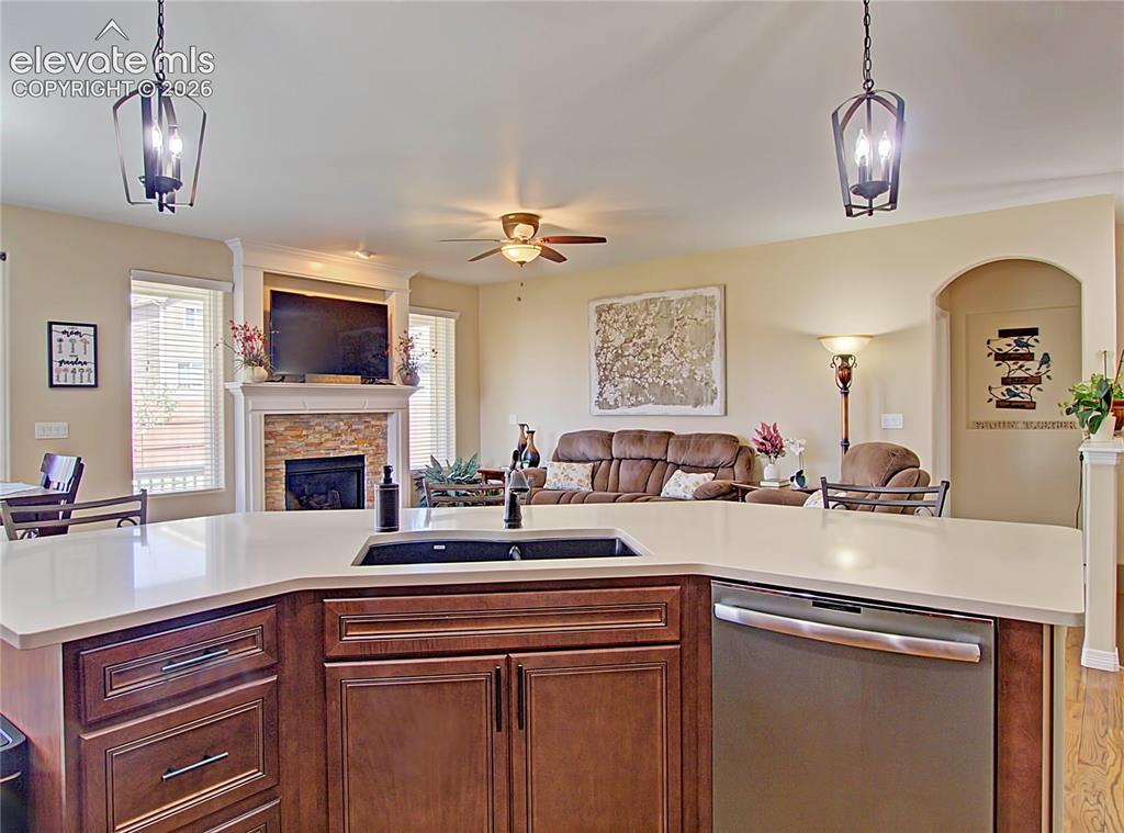 Image 12 of 32: Kitchen