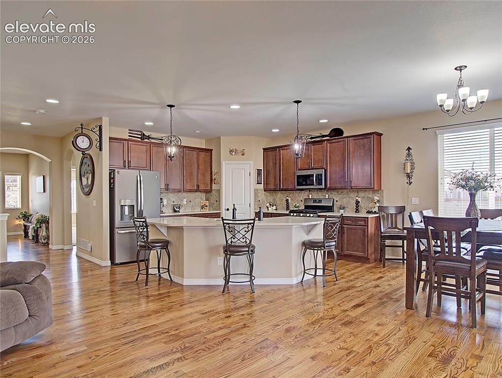 Image 16 of 32: Kitchen