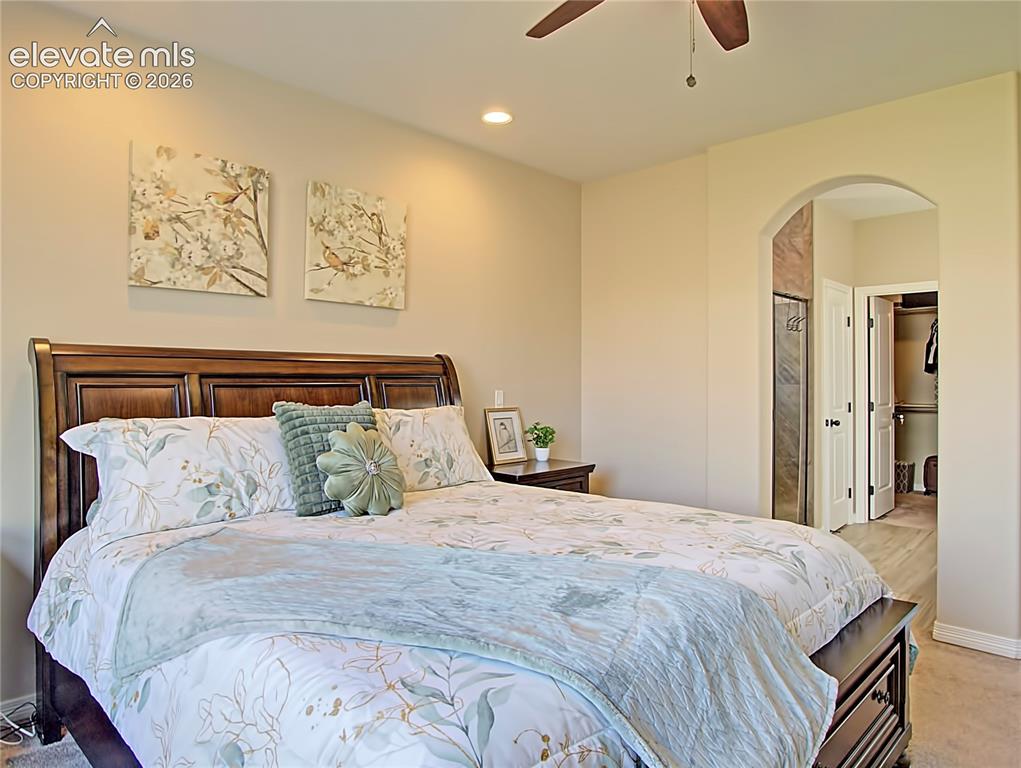 Image 19 of 32: Bedroom