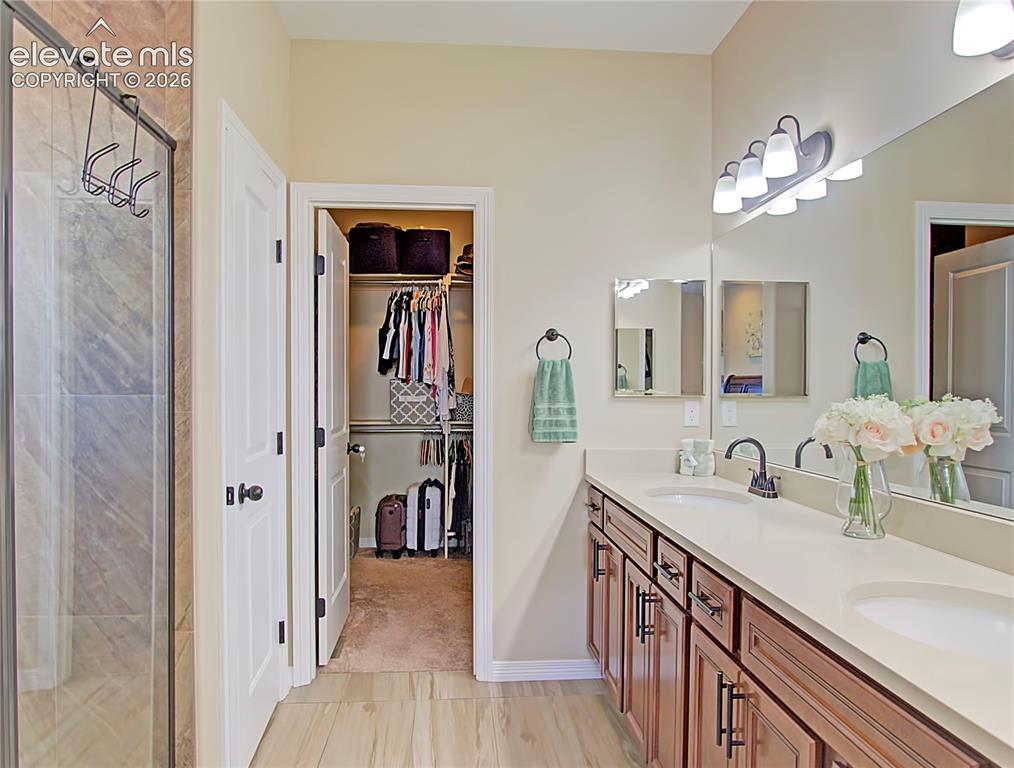 Image 20 of 32: Bathroom