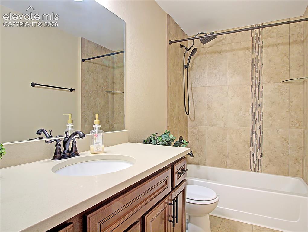 Image 24 of 32: Bathroom