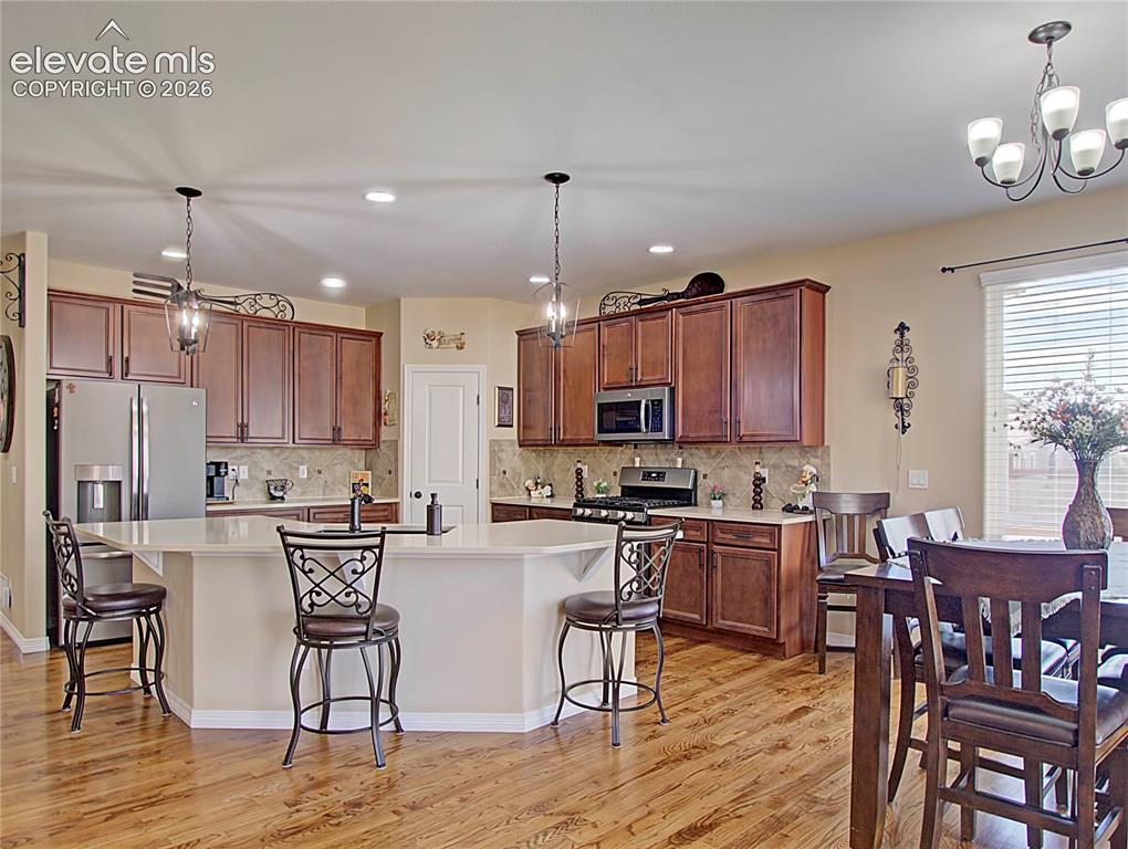 Image 8 of 32: Kitchen
