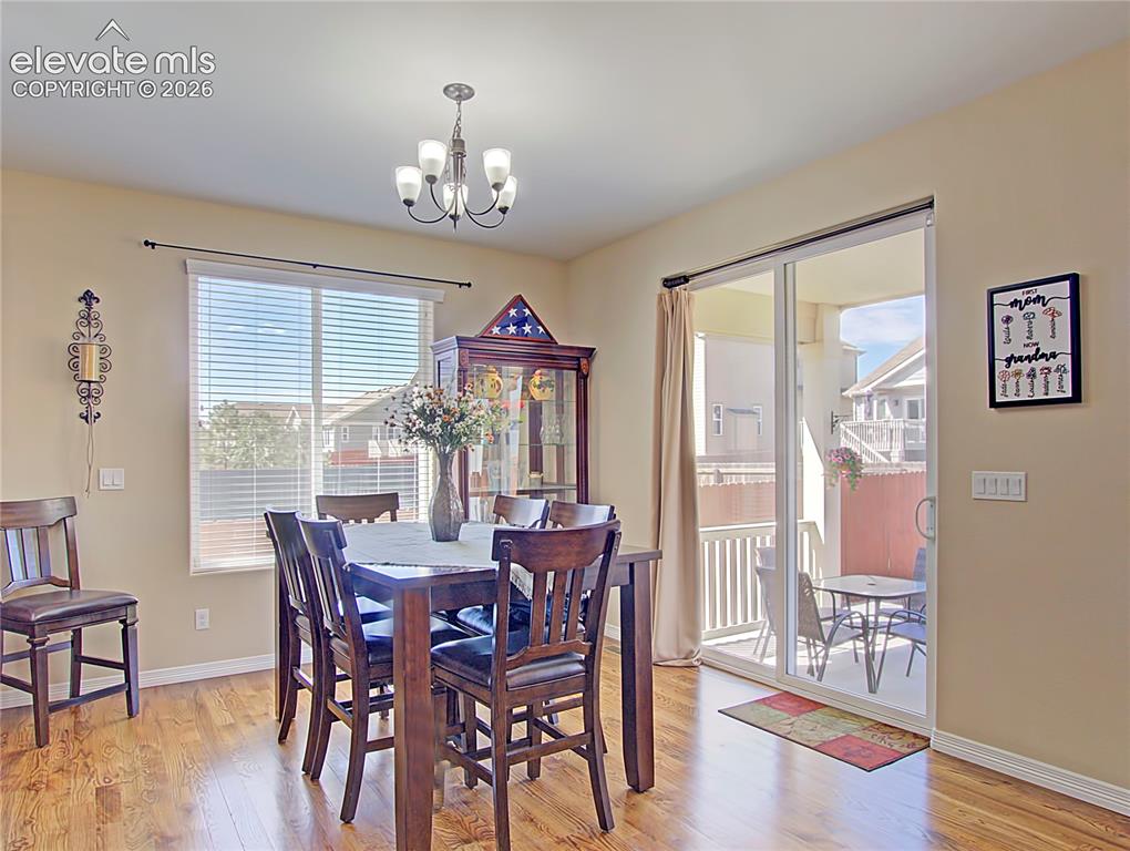 Image 9 of 32: Dining Area