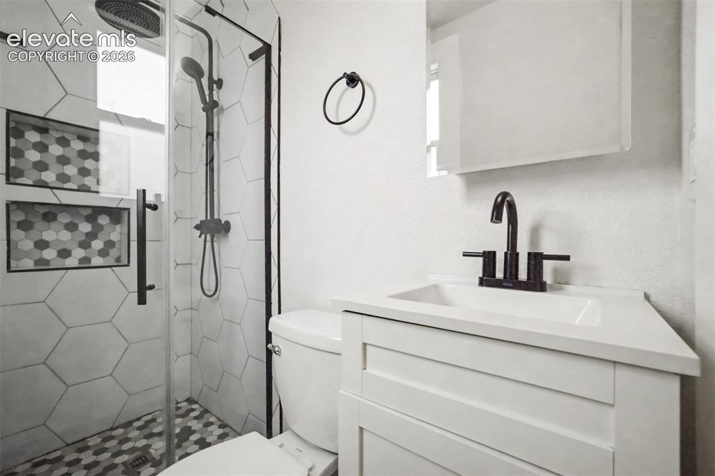 Image 14 of 24: Bathroom