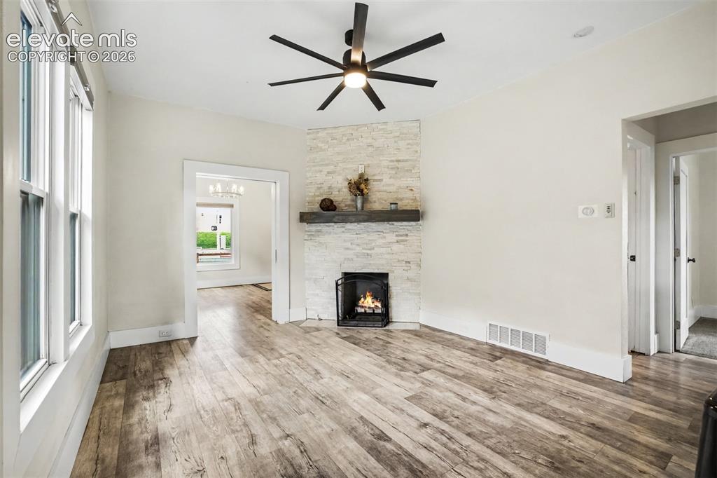 Image 4 of 24: Living Room