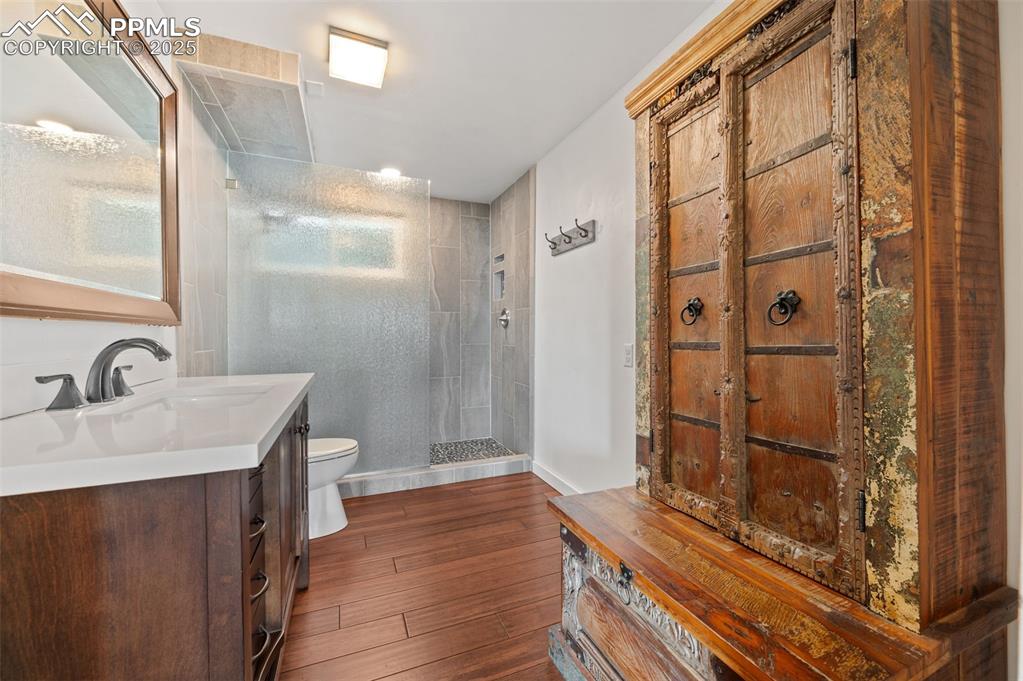 Image 12 of 50: Bathroom