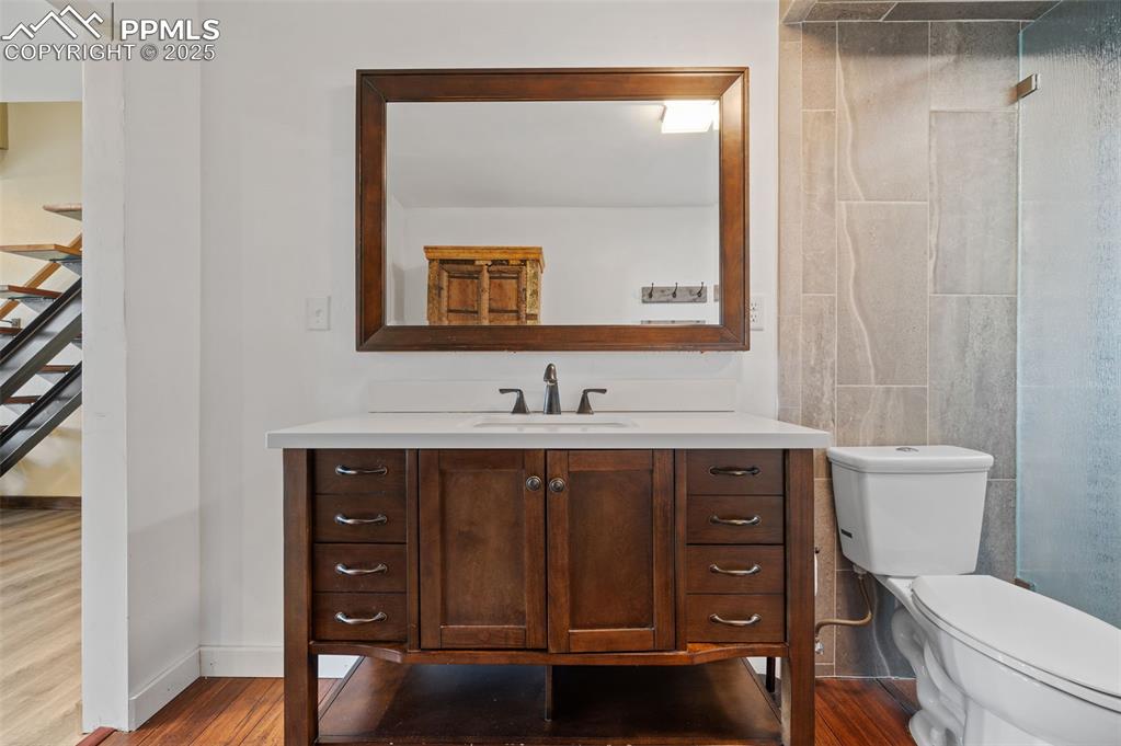 Image 13 of 50: Bathroom