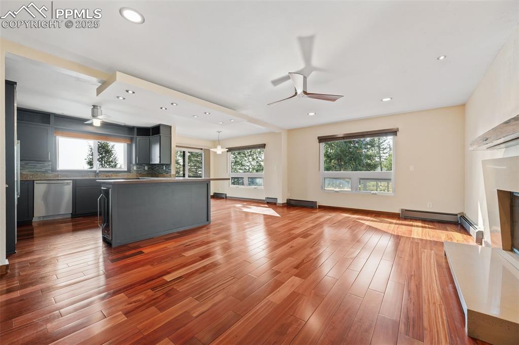 Image 15 of 50: Living Room