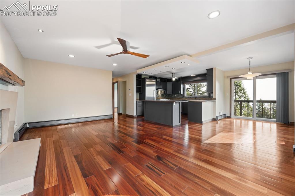 Image 16 of 50: Living Room