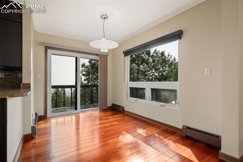 Image 24 of 50: Dining Area