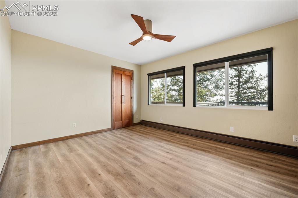 Image 29 of 50: Bedroom