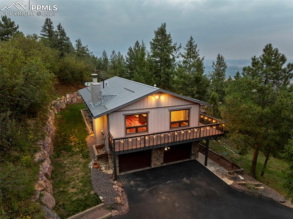 Image 3 of 50: Side of Structure