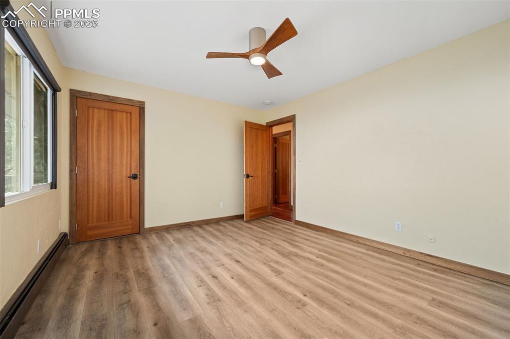 Image 30 of 50: Bedroom