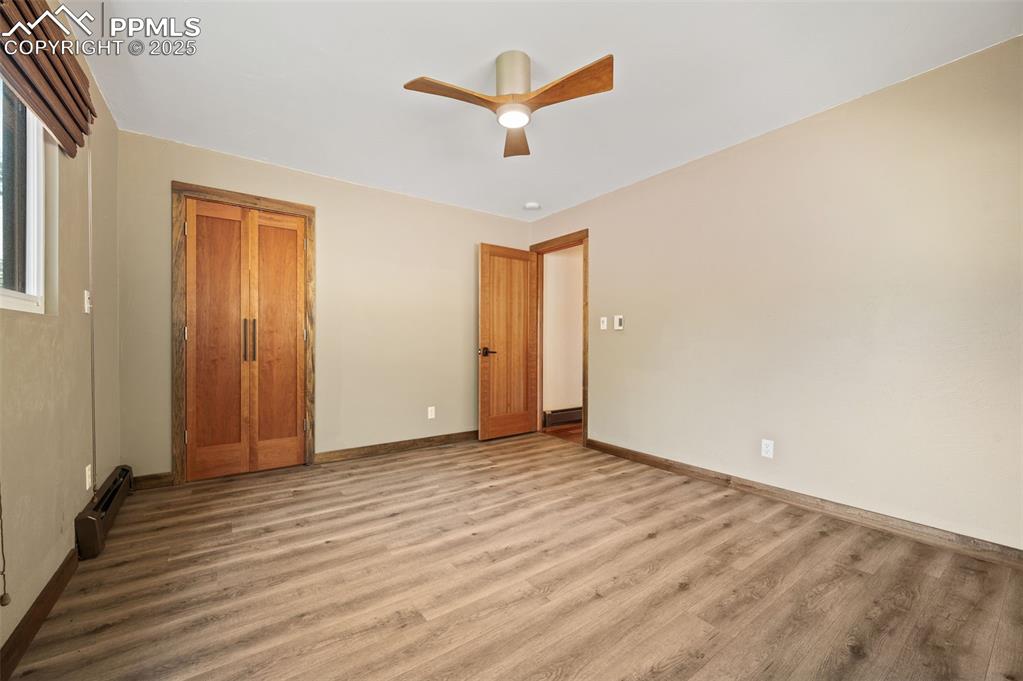 Image 34 of 50: Bedroom