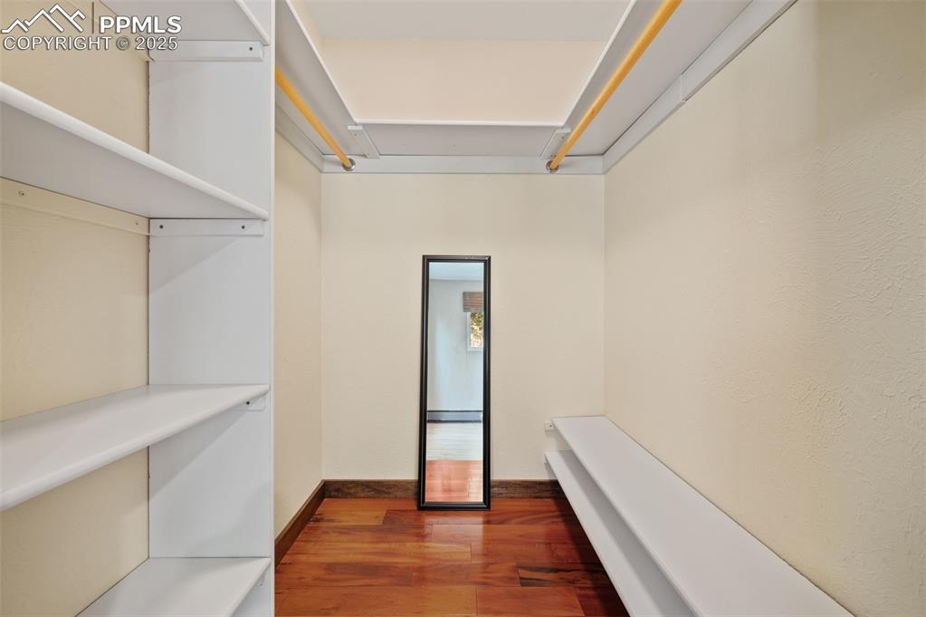 Image 35 of 50: Closet