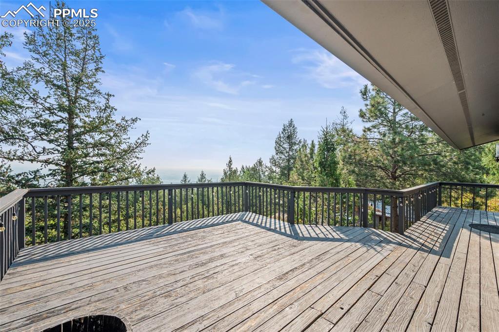 Image 37 of 50: Deck