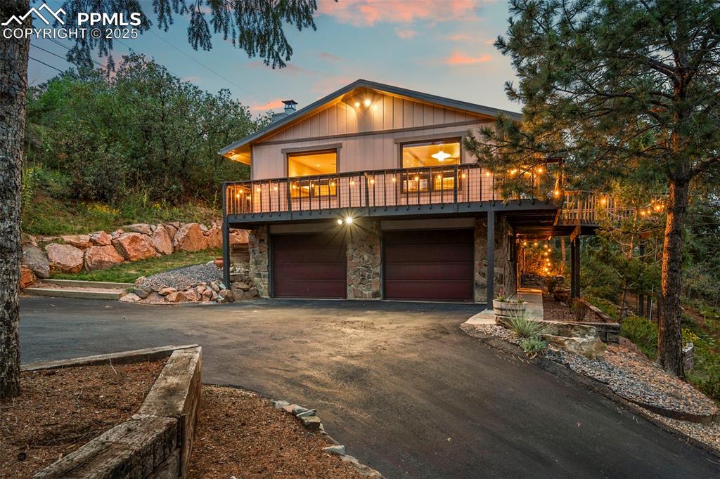 Image 4 of 50: Side of Structure