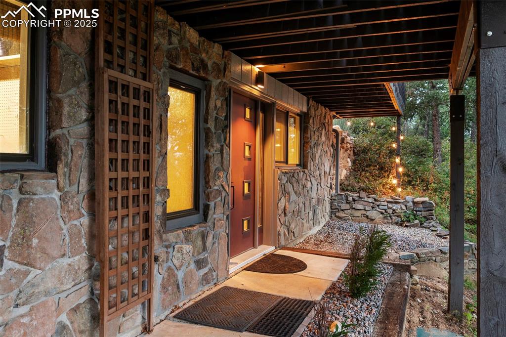 Image 8 of 50: Entry