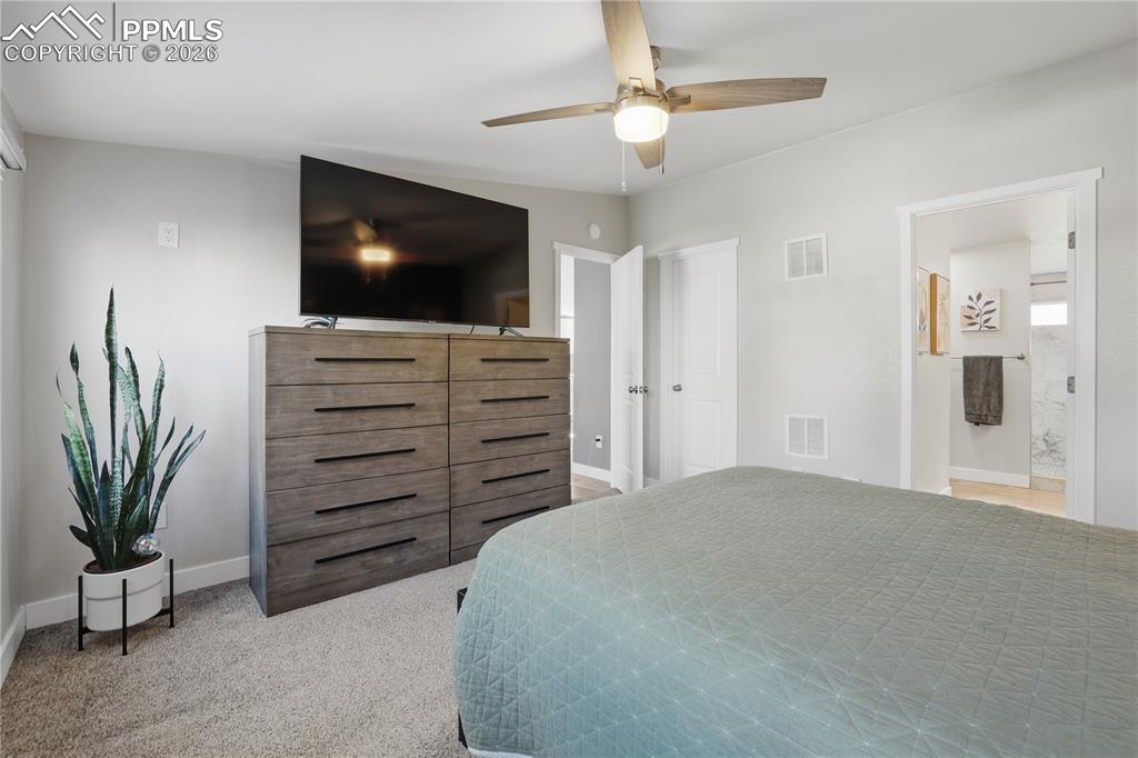 Image 16 of 34: Bedroom