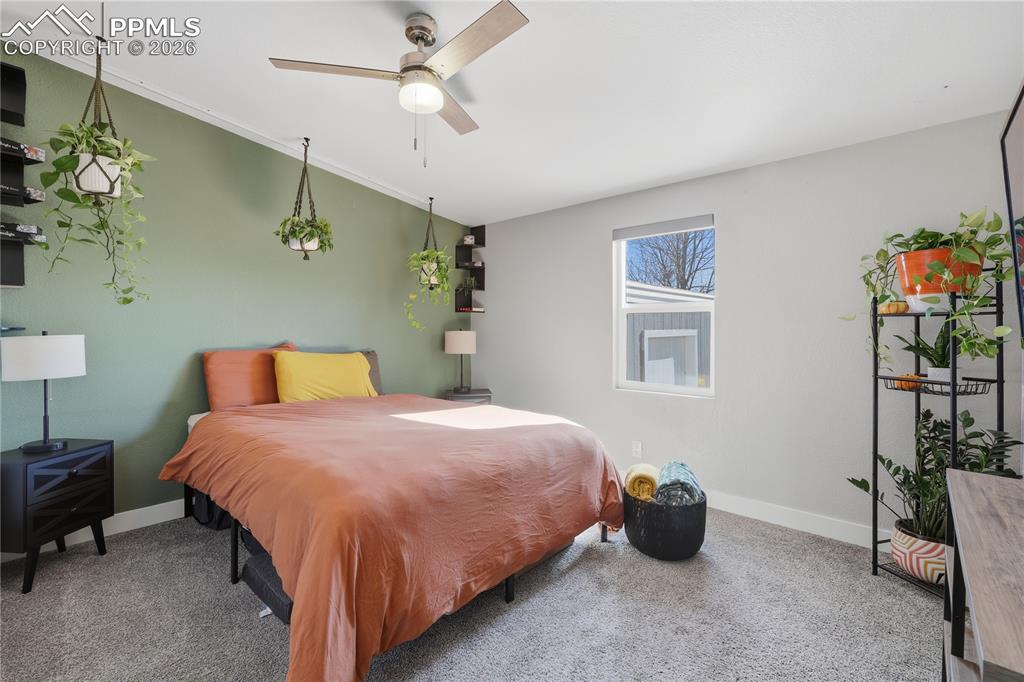 Image 21 of 34: Bedroom