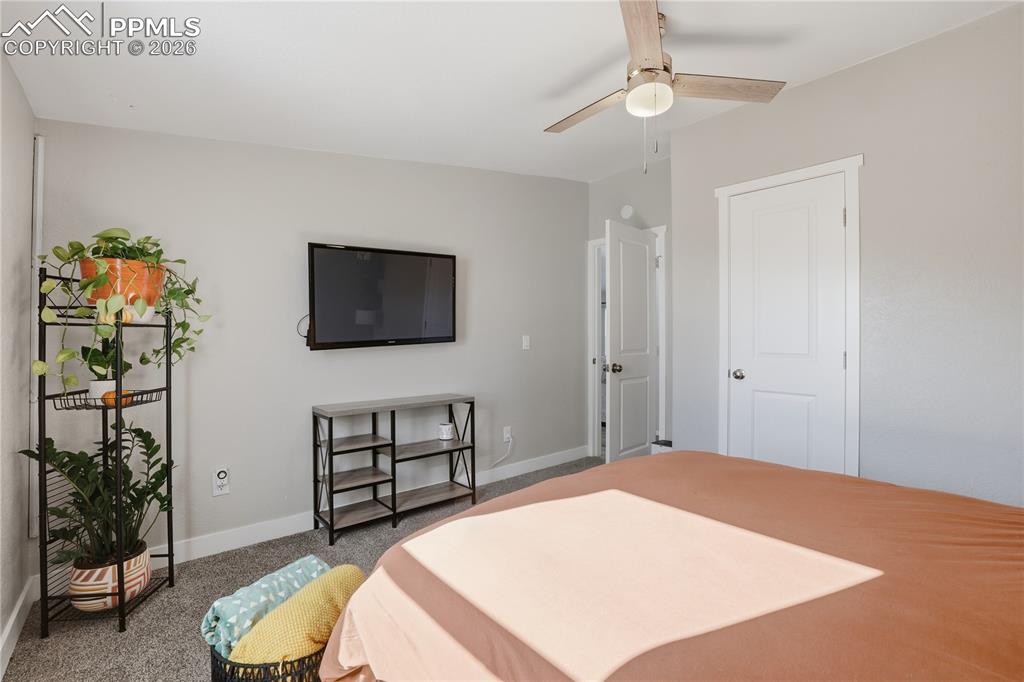 Image 23 of 34: Bedroom