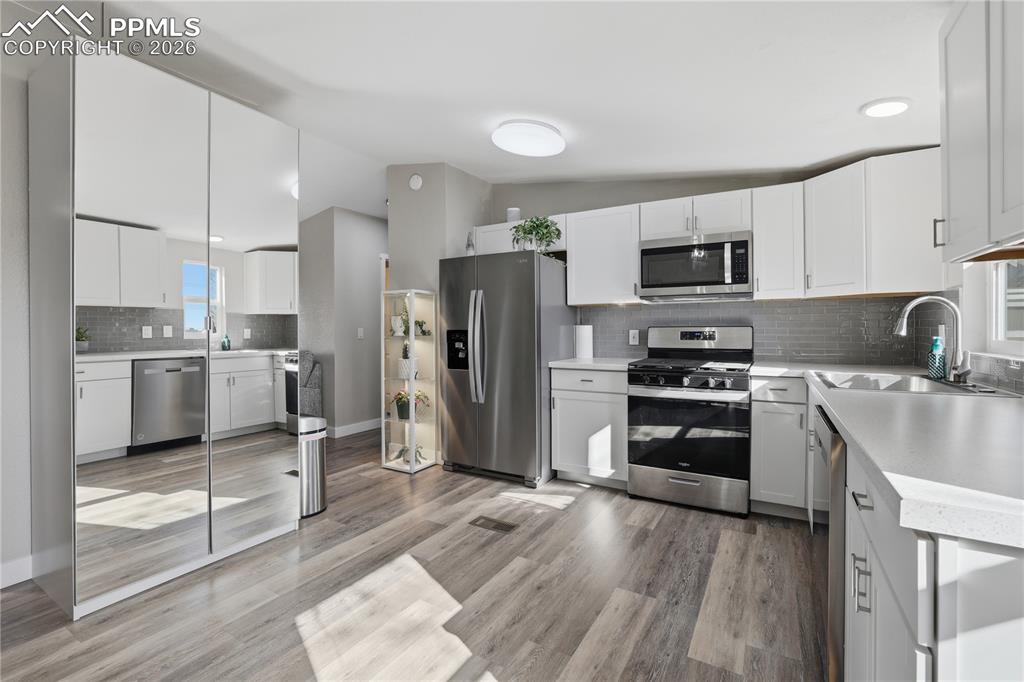 Image 6 of 34: Kitchen