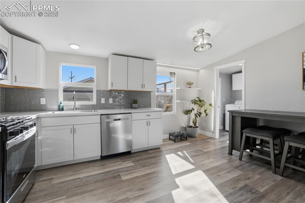 Image 7 of 34: Kitchen