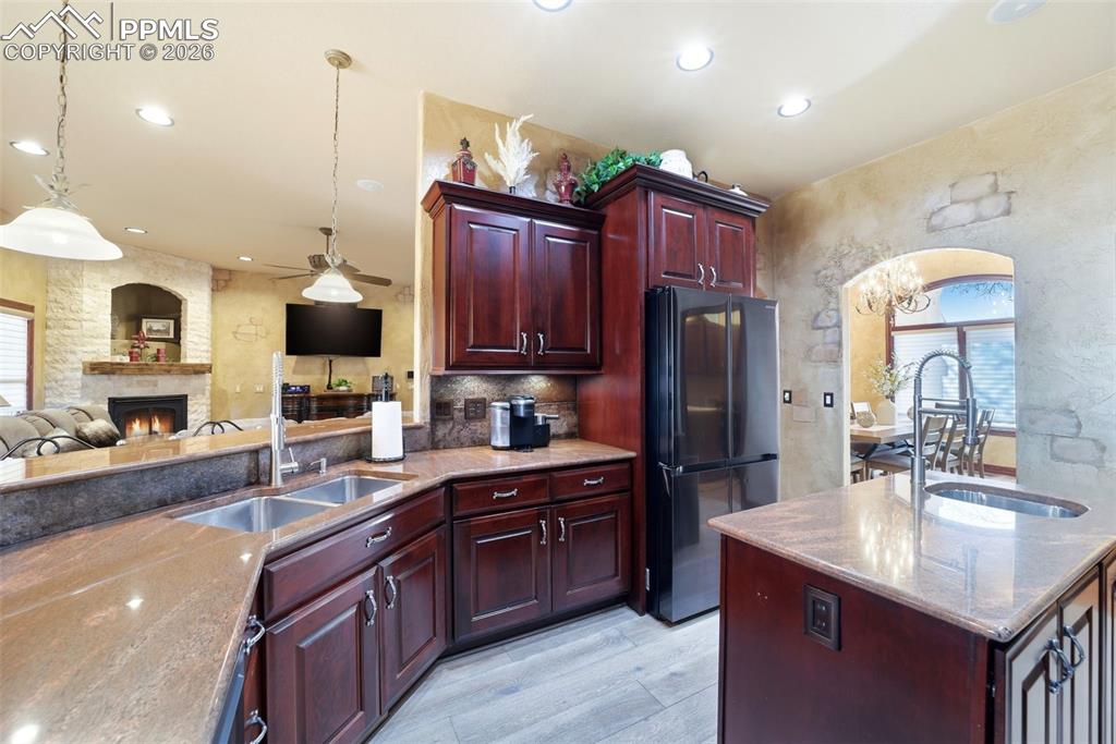 Image 13 of 49: Kitchen