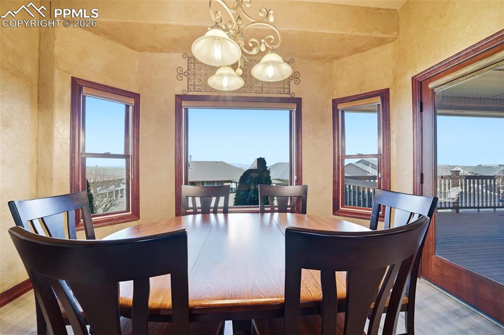 Image 14 of 49: Dining Area