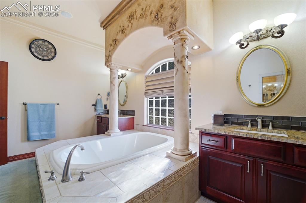 Image 24 of 49: Bathroom