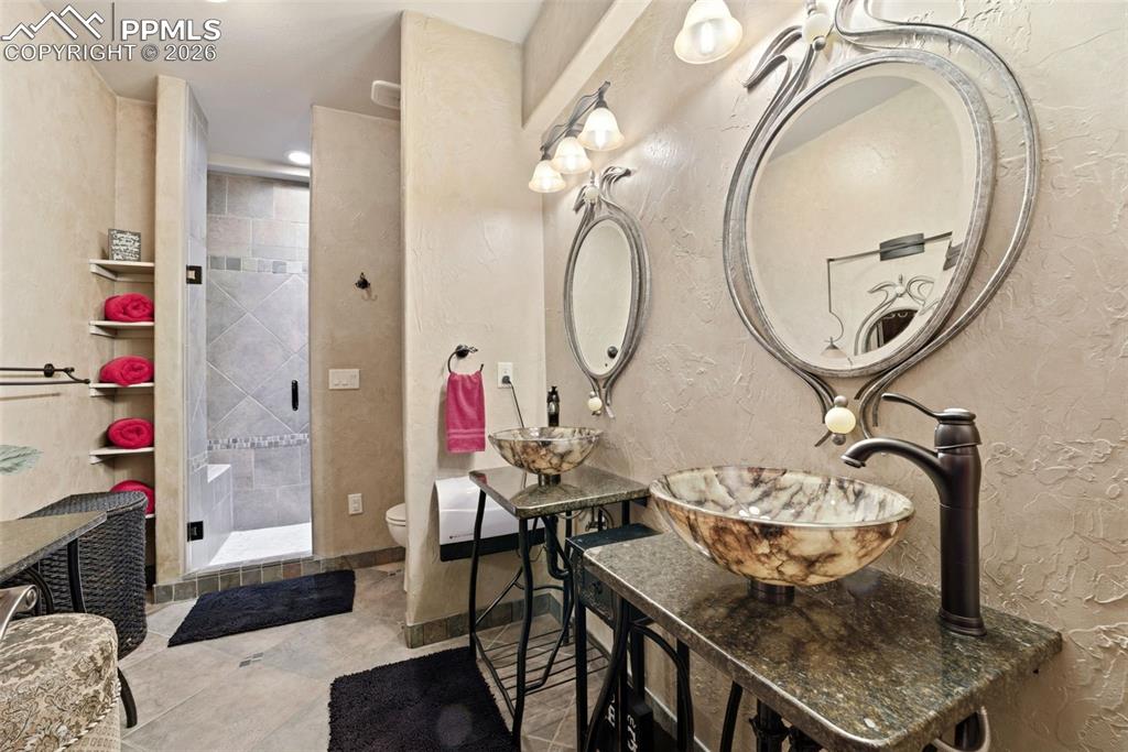 Image 36 of 49: Bathroom