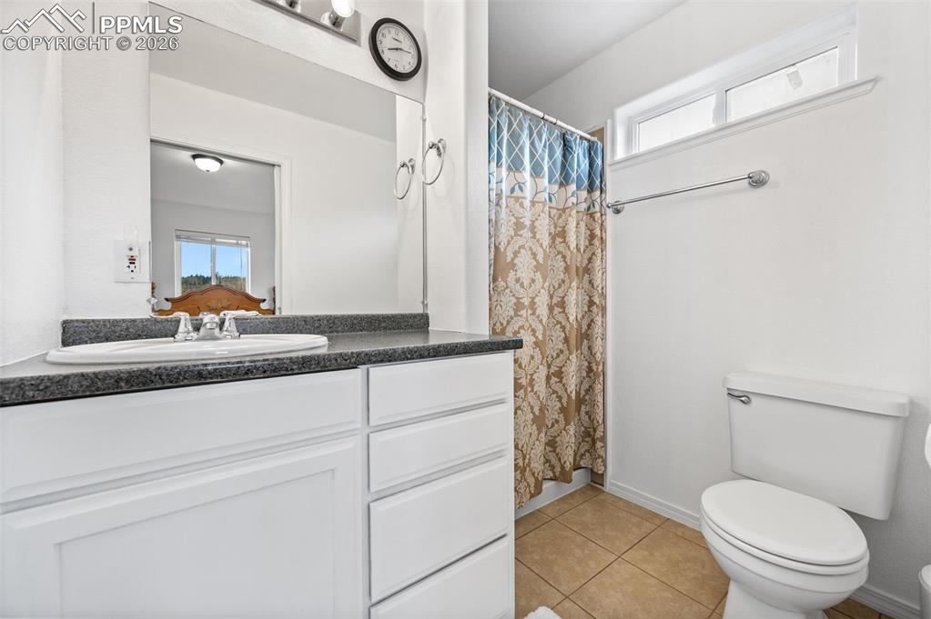 Image 14 of 32: Bathroom