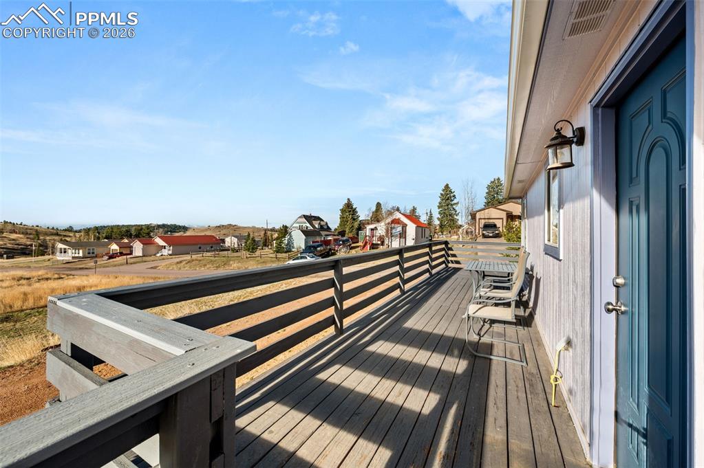 Image 22 of 32: Deck