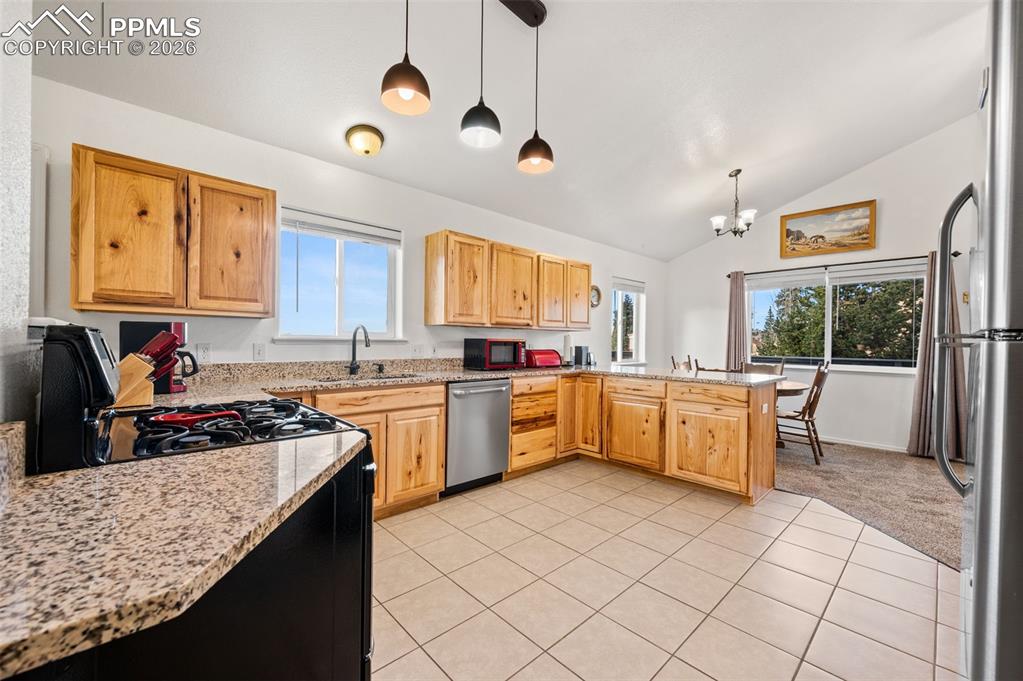 Image 6 of 32: Kitchen